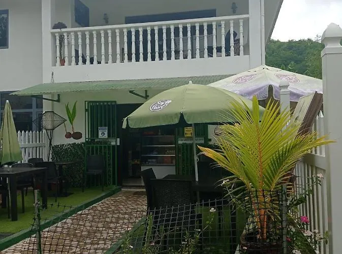 Les Forbans Selfcatering Takamaka
