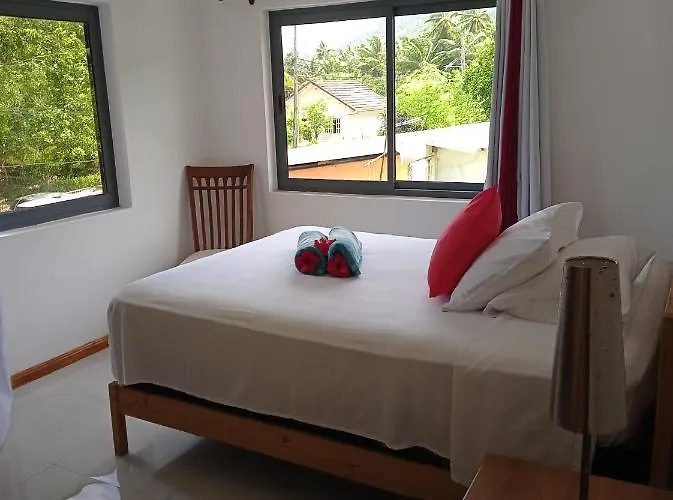 Les Forbans Selfcatering Takamaka