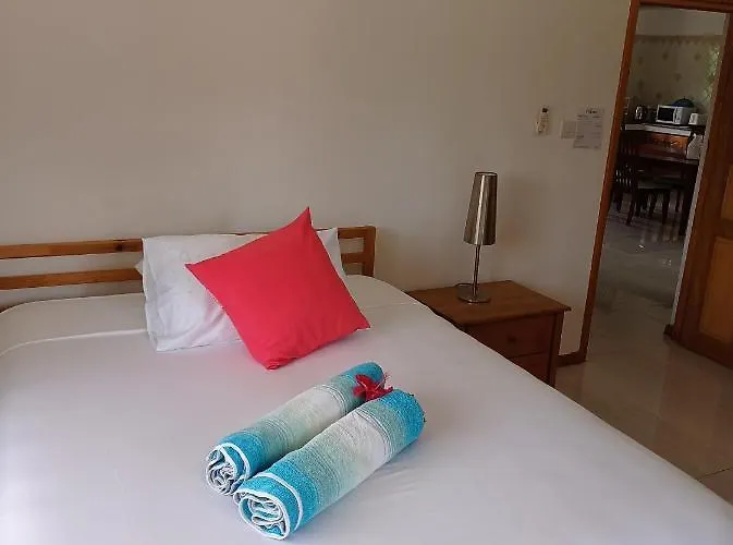 Les Forbans Selfcatering Takamaka