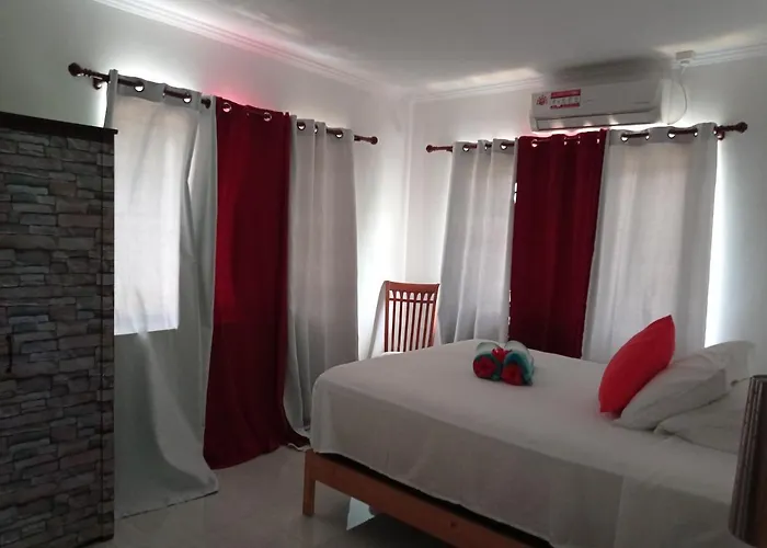Les Forbans Selfcatering Takamaka